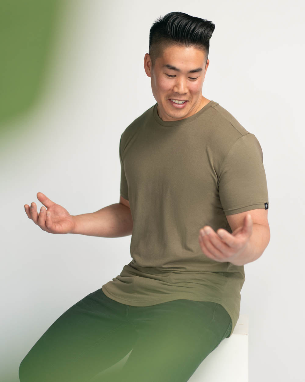 aura arc olive sitting men's clothing t-shirts